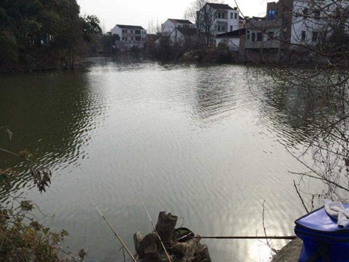 不同的钓鱼情况应该怎么控制钩距_WWW.YUJUCEPING.COM