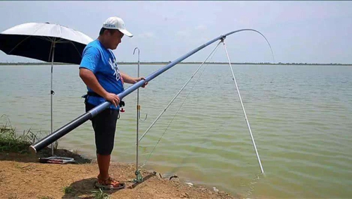 夏天是钓鳊鱼的黄金时期_WWW.YUJUCEPING.COM