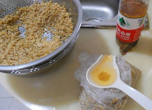 专钓鲫鱼的中药小麦饵料配方_WWW.YUJUCEPING.COM
