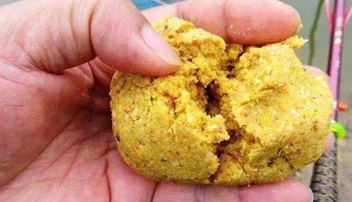 夏天钓鱼用对饵很重要_WWW.YUJUCEPING.COM