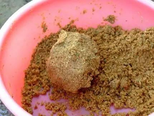 夏天钓鱼开饵的技巧_WWW.YUJUCEPING.COM