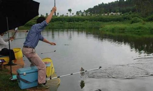 夏天水库野钓大鲢鳙的小技巧_WWW.YUJUCEPING.COM