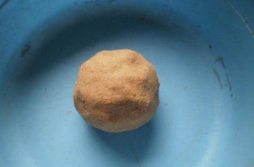 夏天黑坑钓鱼控制饵料的状态_WWW.YUJUCEPING.COM