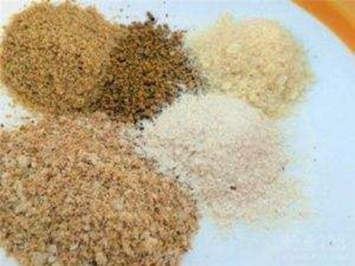 使用各种饵料钓黑坑中的猾鱼_WWW.YUJUCEPING.COM
