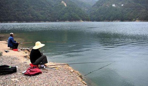 夏天在水库野钓应该怎么选钓位_WWW.YUJUCEPING.COM