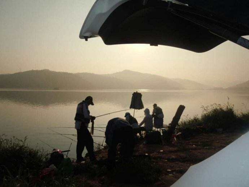 夏天水库怎么守钓大鱼_WWW.YUJUCEPING.COM