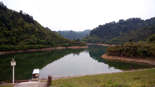 水库垂钓的技巧_WWW.YUJUCEPING.COM