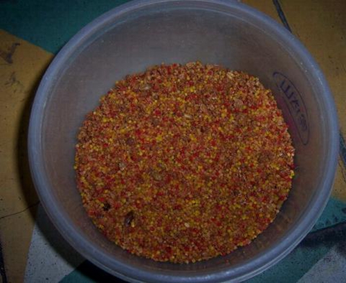 竞技钓中常用小药鱼饵和浮漂_WWW.YUJUCEPING.COM
