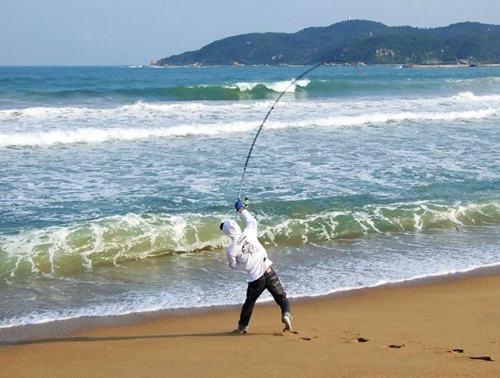 海钓基本钓法装备配备_WWW.YUJUCEPING.COM