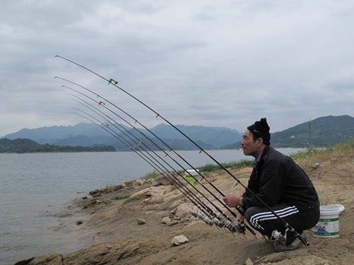 花亭湖钓鱼怎么样_WWW.YUJUCEPING.COM