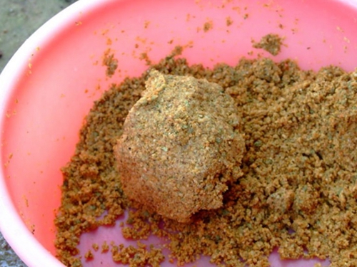 东江湖钓鲫鱼饵料配方_WWW.YUJUCEPING.COM