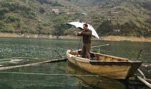海上船钓选择钓位的技巧_WWW.YUJUCEPING.COM
