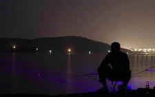夏天夜钓打窝技巧