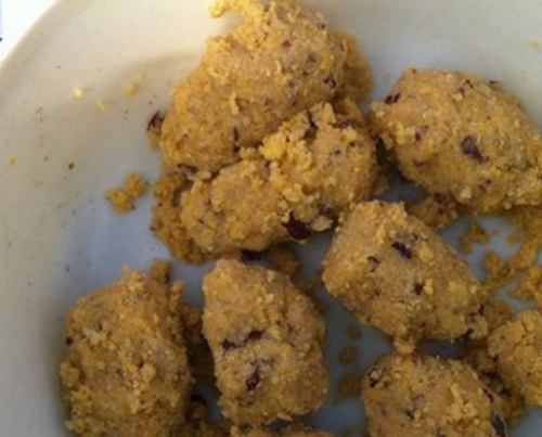 秋天黑坑钓鲤鱼的用饵技巧_WWW.YUJUCEPING.COM