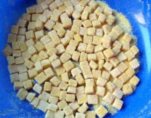 秋天池塘钓鲤鱼的饵料技巧_WWW.YUJUCEPING.COM