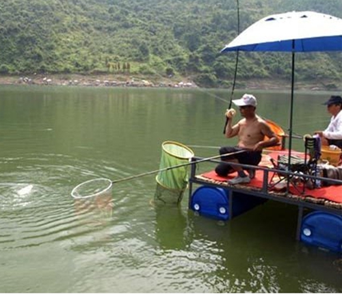 夏天江河手竿钓鱼技巧分享_WWW.YUJUCEPING.COM