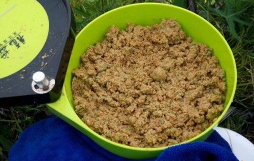 饵料配制注意事项_WWW.YUJUCEPING.COM