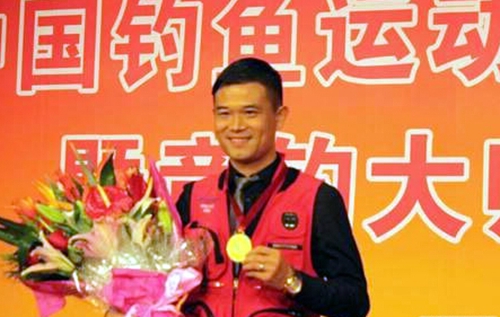 钓鱼人邓刚个人资料_WWW.YUJUCEPING.COM
