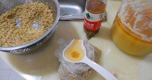 江河野钓鲤鱼窝料和饵料_WWW.YUJUCEPING.COM