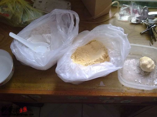 自制玉米面钓鲤鱼的饵料制作方法_WWW.YUJUCEPING.COM