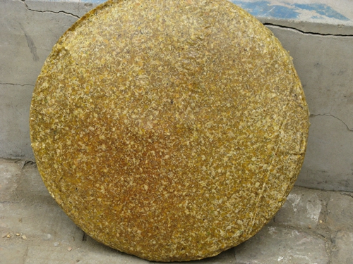 水库手竿钓鱼首选豆饼打重窝_WWW.YUJUCEPING.COM