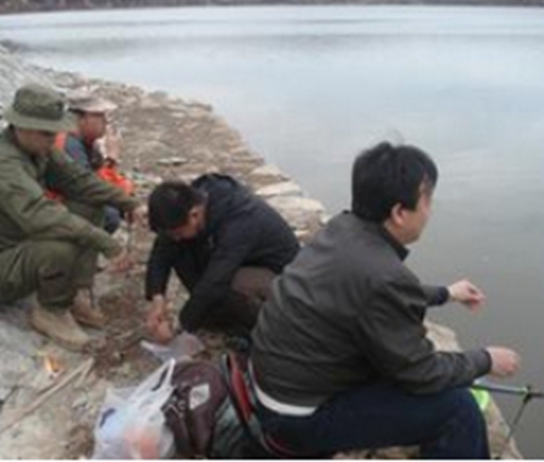 水库钓鲤鱼怎么选择最佳钓点_WWW.YUJUCEPING.COM