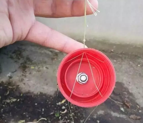 自制用瓶盖制作翻版爆炸钩_WWW.YUJUCEPING.COM