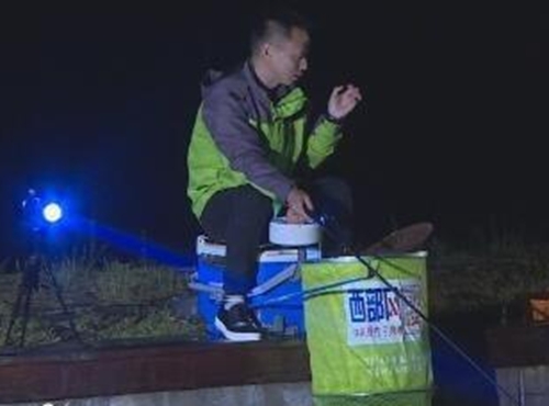 夜钓灯的正确使用技巧_WWW.YUJUCEPING.COM