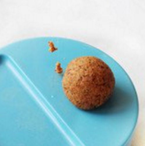 冬钓鲤鱼自制饵料和药酒秘方_WWW.YUJUCEPING.COM