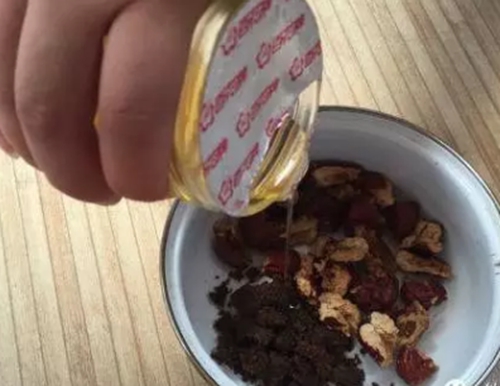 自制大枣香精赛过钓鱼小药_WWW.YUJUCEPING.COM