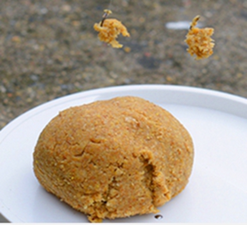 钓鲫鱼中饵料状态的变化_WWW.YUJUCEPING.COM
