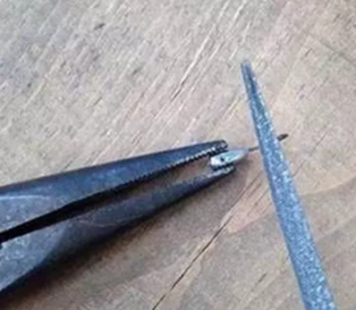 朝天钩的绑法与使用细节图解_WWW.YUJUCEPING.COM